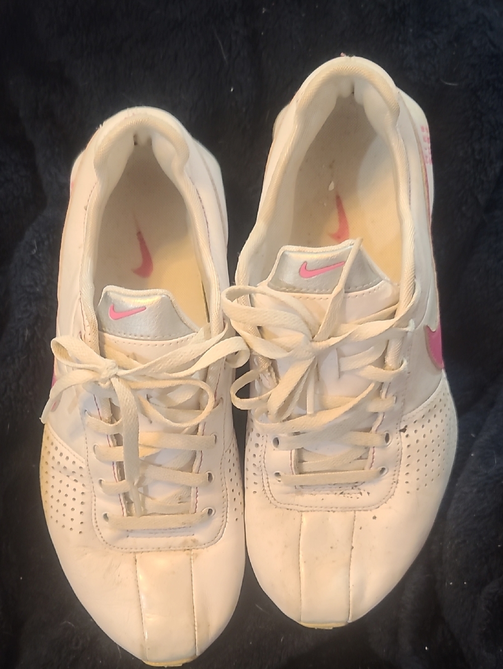 Nike shox Women's Cream Sneakers with Pink Swoosh - Low-Top Lace-Up